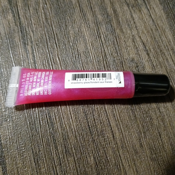 Avon Crave Lip Gloss - Picture 3 of 3